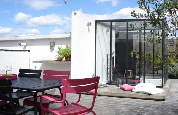 Transformation d'un toit en terrasse végétalisée style Loft par un architece paysagiste à Toulon