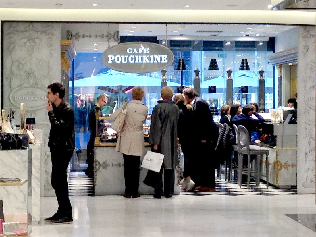 Aménagement d'un café par un architecte spécialiste de l'architecture commerciale à Toulon