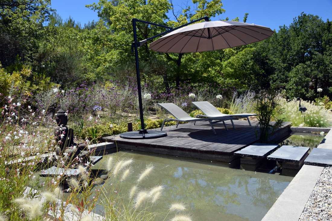 Bassin zen conçu par un jardinier-paysagiste dans le Var