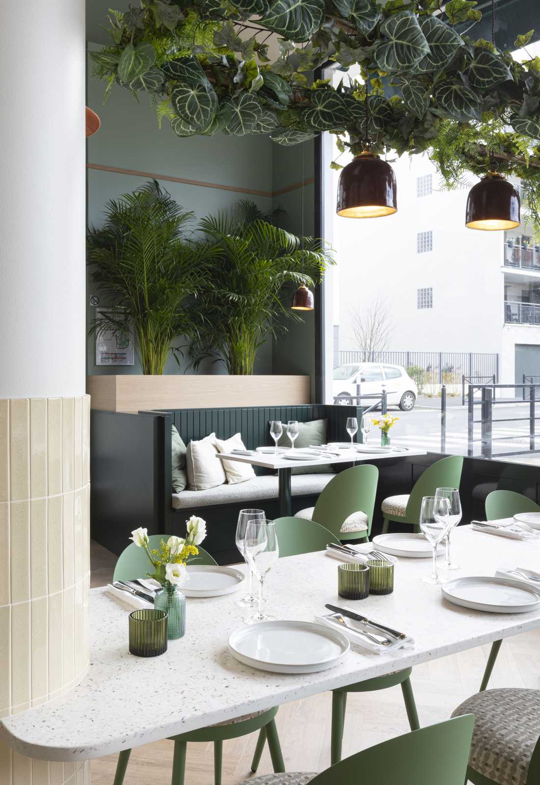 Aménagement intérieur d'un restaurant haut de gamme par un architecte dans le Var