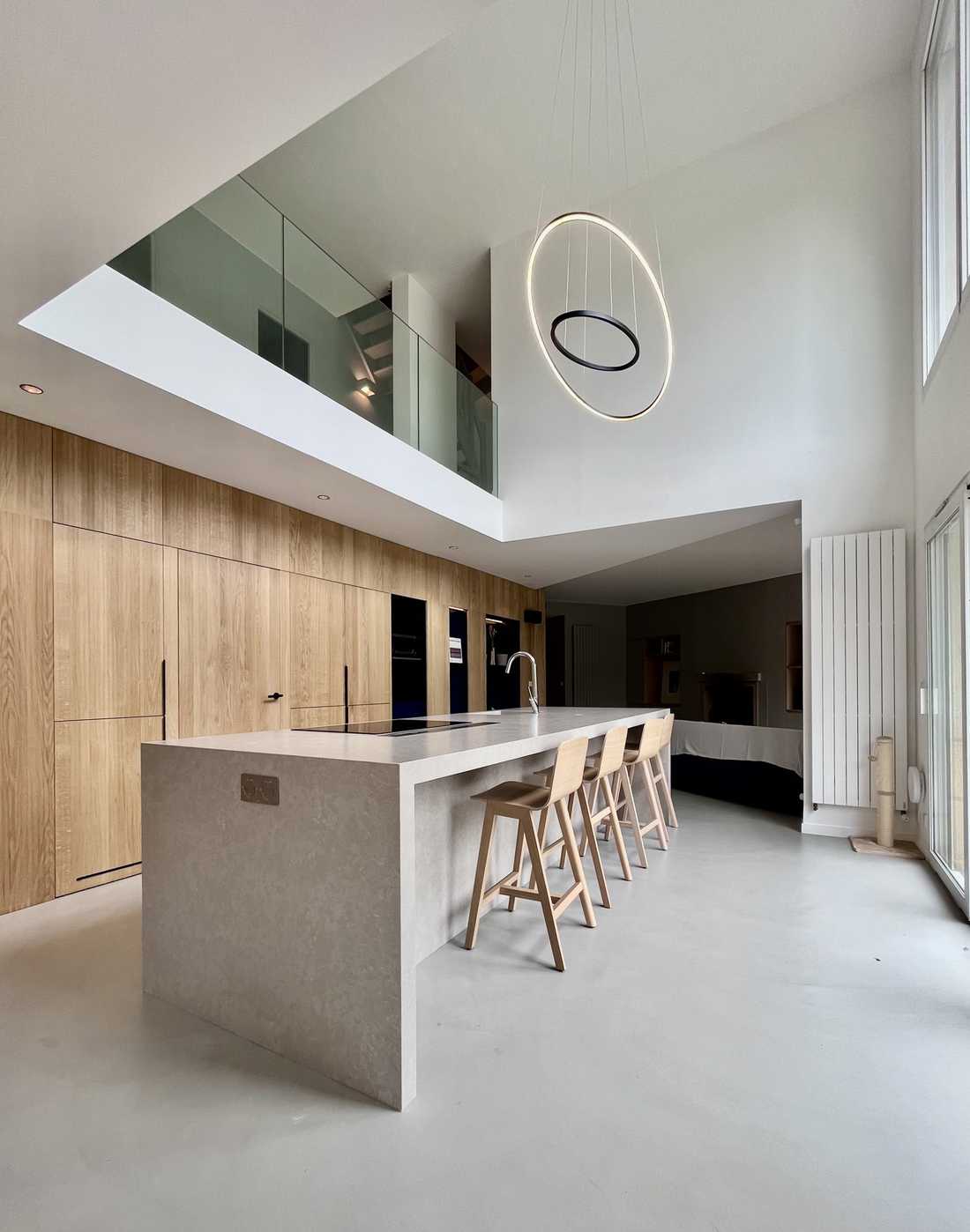 Maison contemporaine avec hauteur sous plafond aménagé par un architecte à Toulon