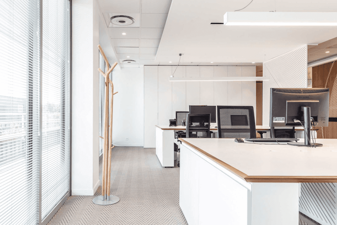 Aménagement interieur des bureaux d'une entreprise par un architecte d'intérieur à Toulon