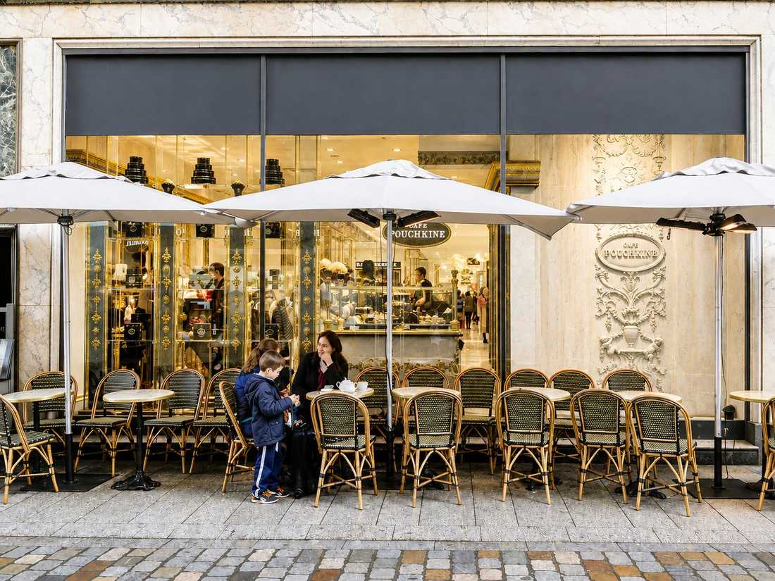 Aménagement d'un café par un architecte spécialiste de l'architecture commerciale in Toulon