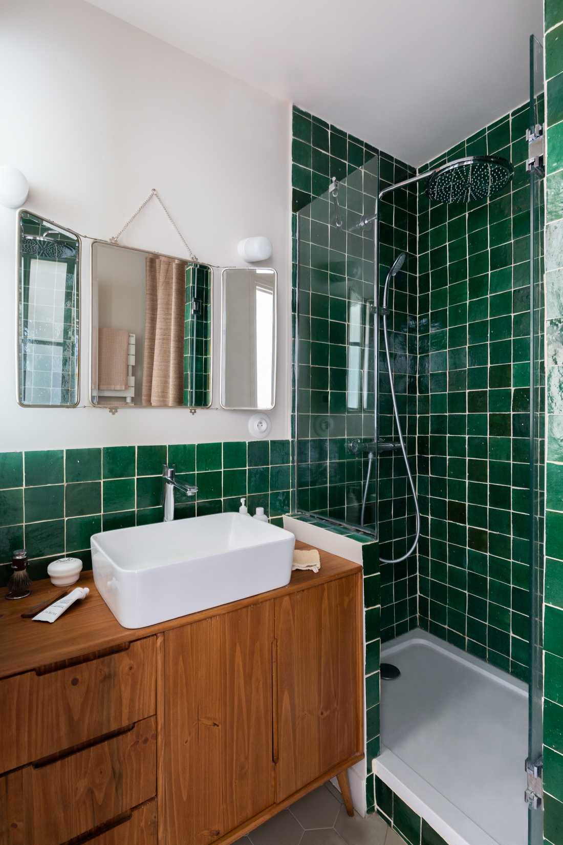 Relooking d'intérieur d'une salle de bain avec un décorateur d'intérieur dans le Var