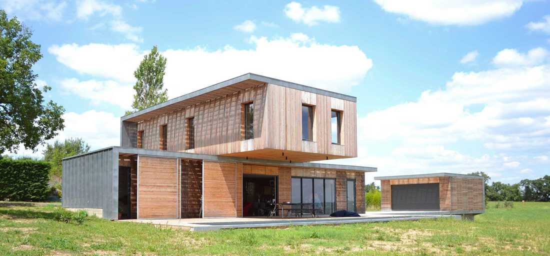 Maison contemporaine écologique en bois et béton dans le Var