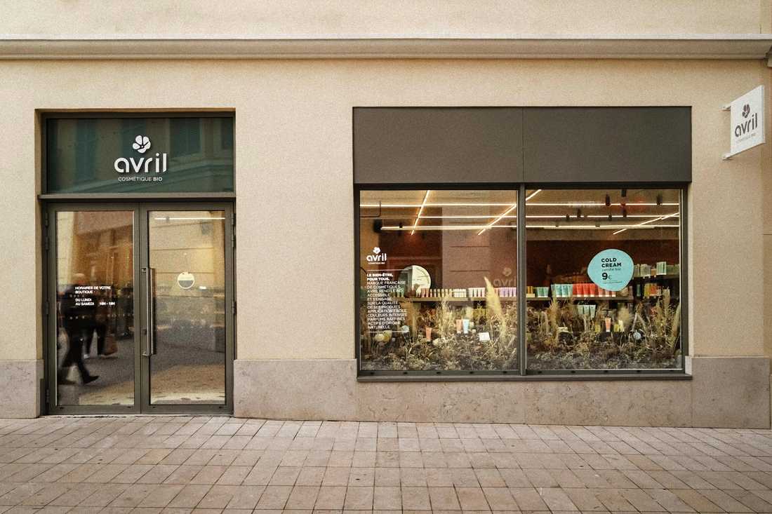 Façade de la boutique de cosmétiques Avril aménagé par un architecte d'intérieur à Antibes