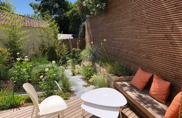 Créer une oasis de verdure dans un lotissement avec un jardin de 200m² à Toulon