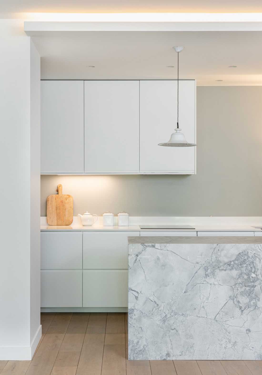 Aménagement de la cuisine d'un appartement neuf par un architecte d'intérieur à Toulon