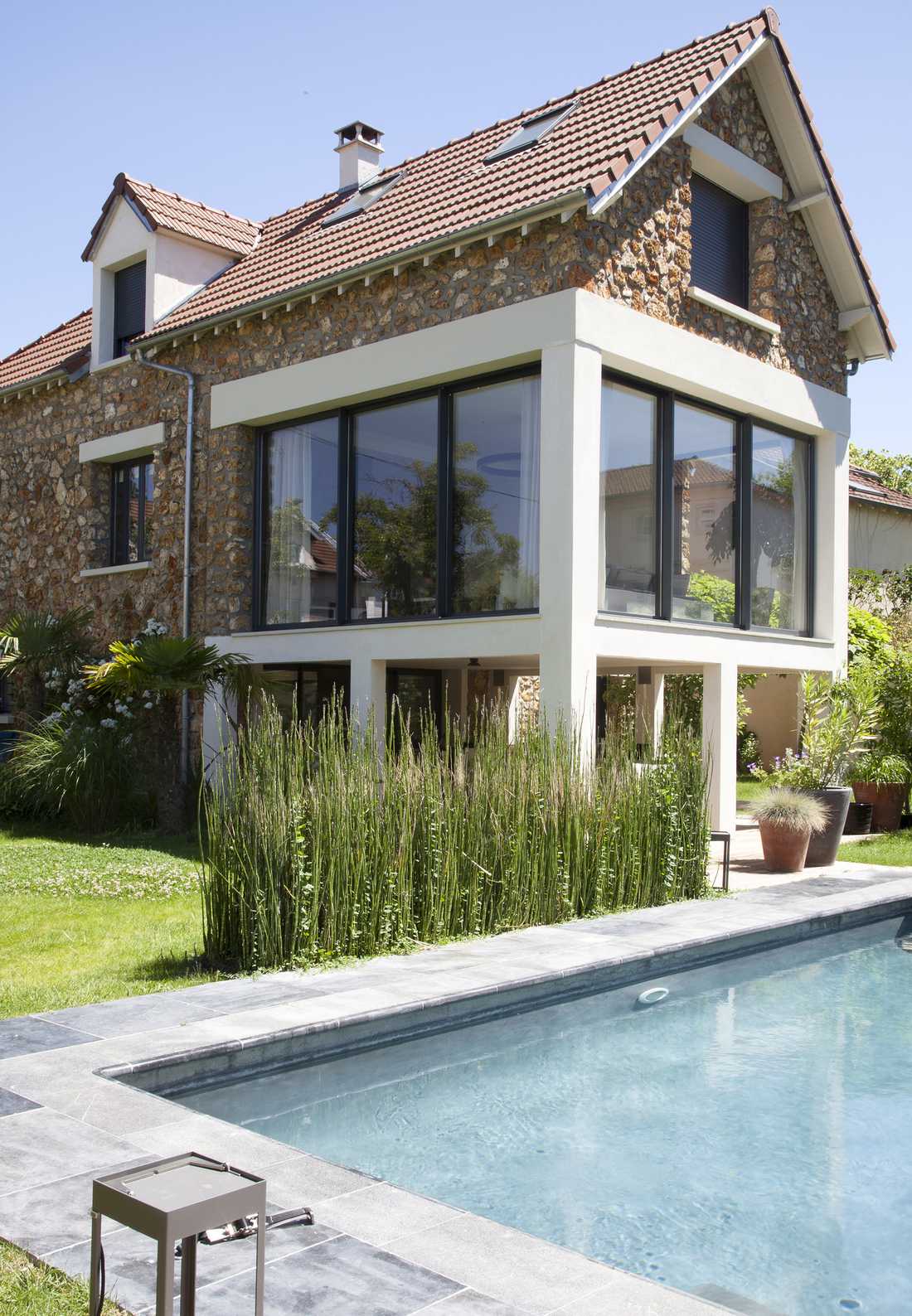 Extension d'une meulière construite par un architecte dans le Var 