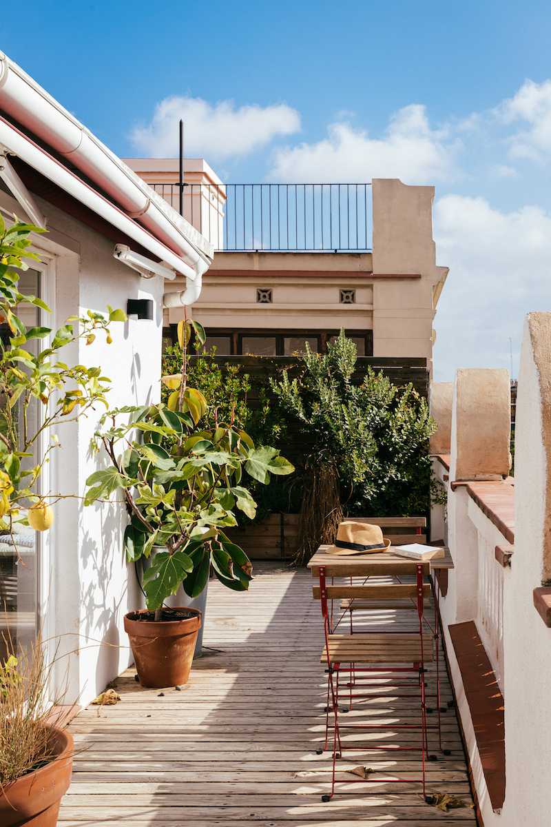Aménagement d'un appartement rooftop avec 2 terrasses - terrasse côté balcon avec transat