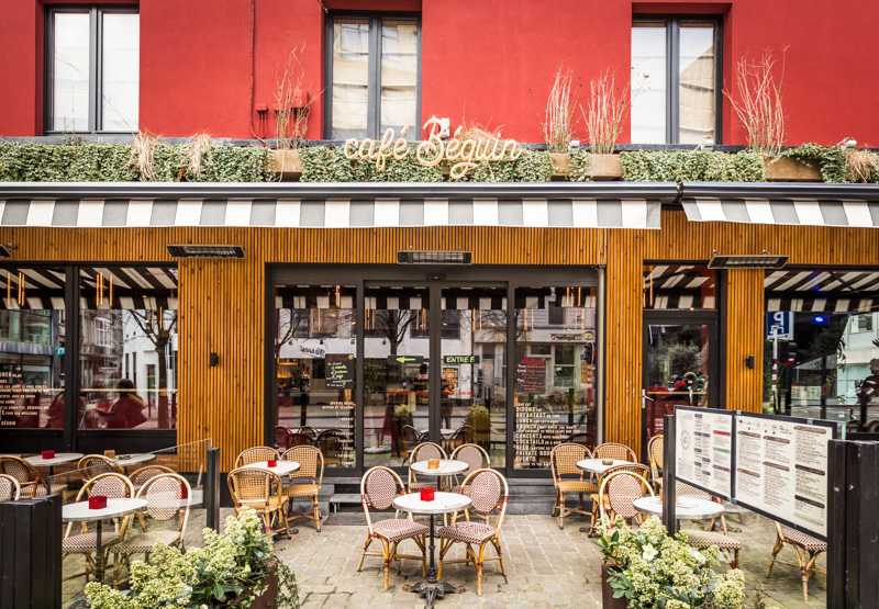 Façade d'un restaurant rénovée par un architecte à Toulon