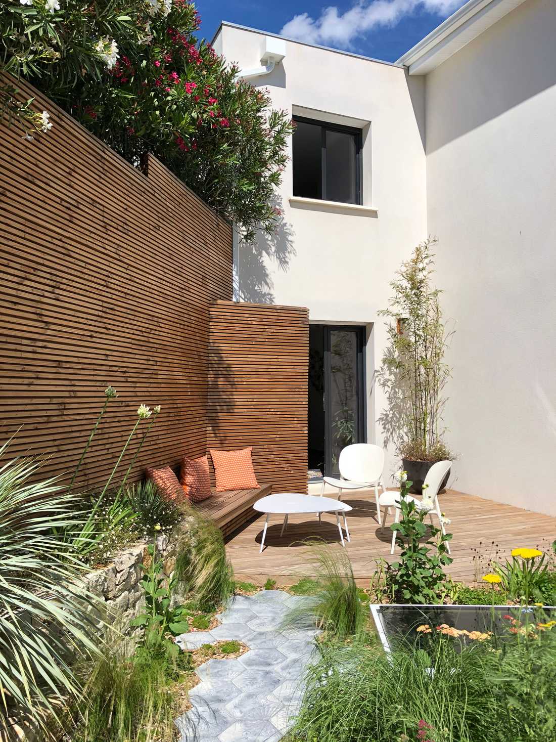 Landscaping of a townhouse terrace by a landscaper in Provence-Alpes-Côte d'Azur