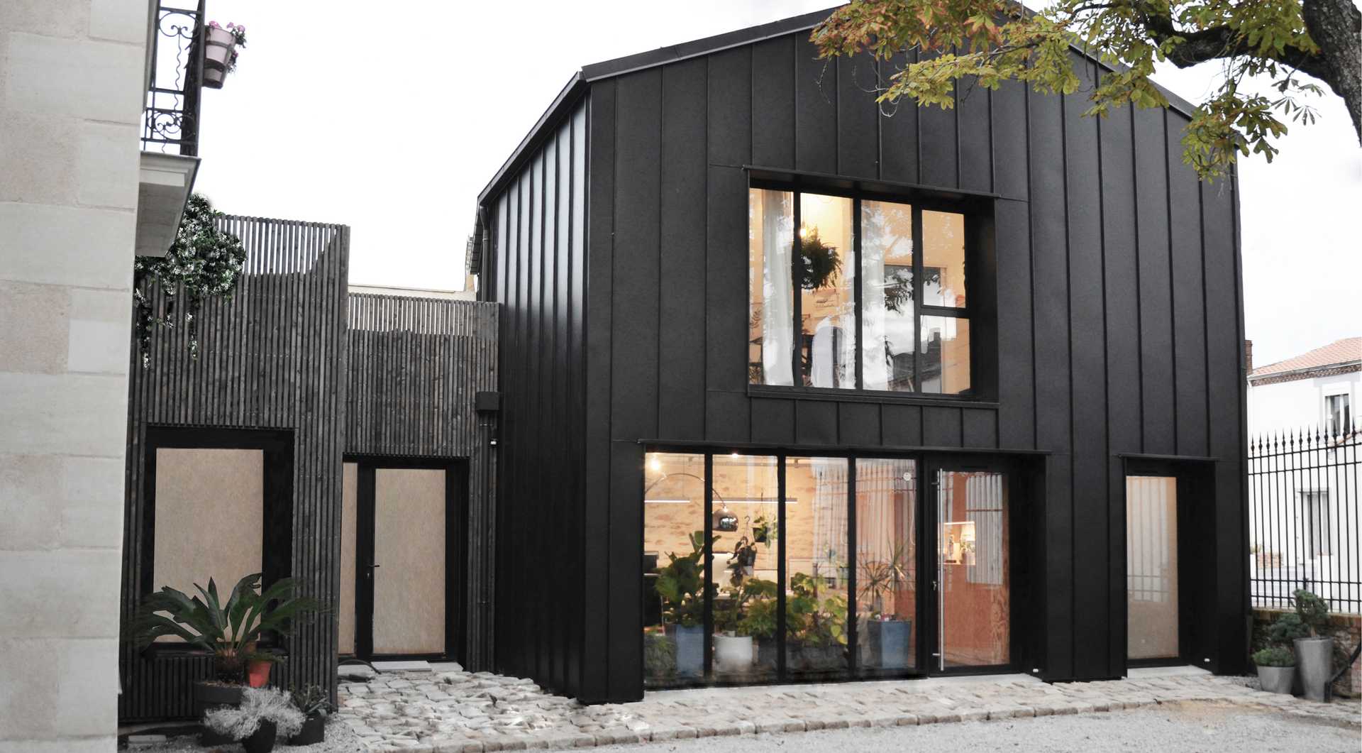 Extension contemporaine d'une maison de ville réalisée par un architecte à Toulon