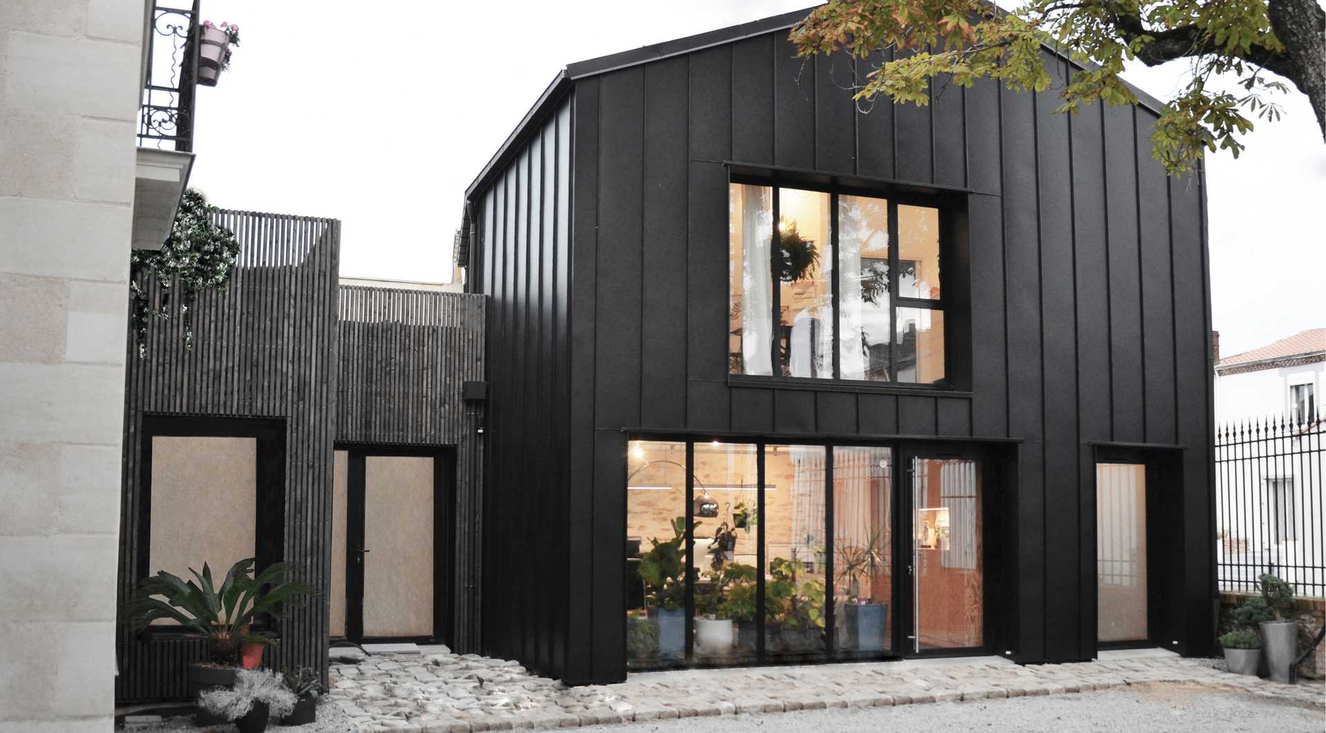 Contemporary extension of a house designed by an architect