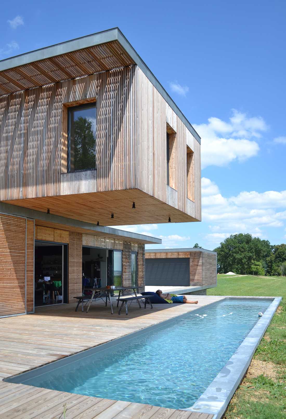 Maison contemporaine bois et béton par un architecte dans la région Sud