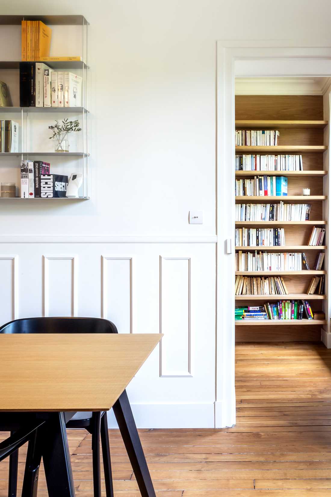 Circulation dans un appartement haussmannien renové par un architecte d'intérieur à Toulon