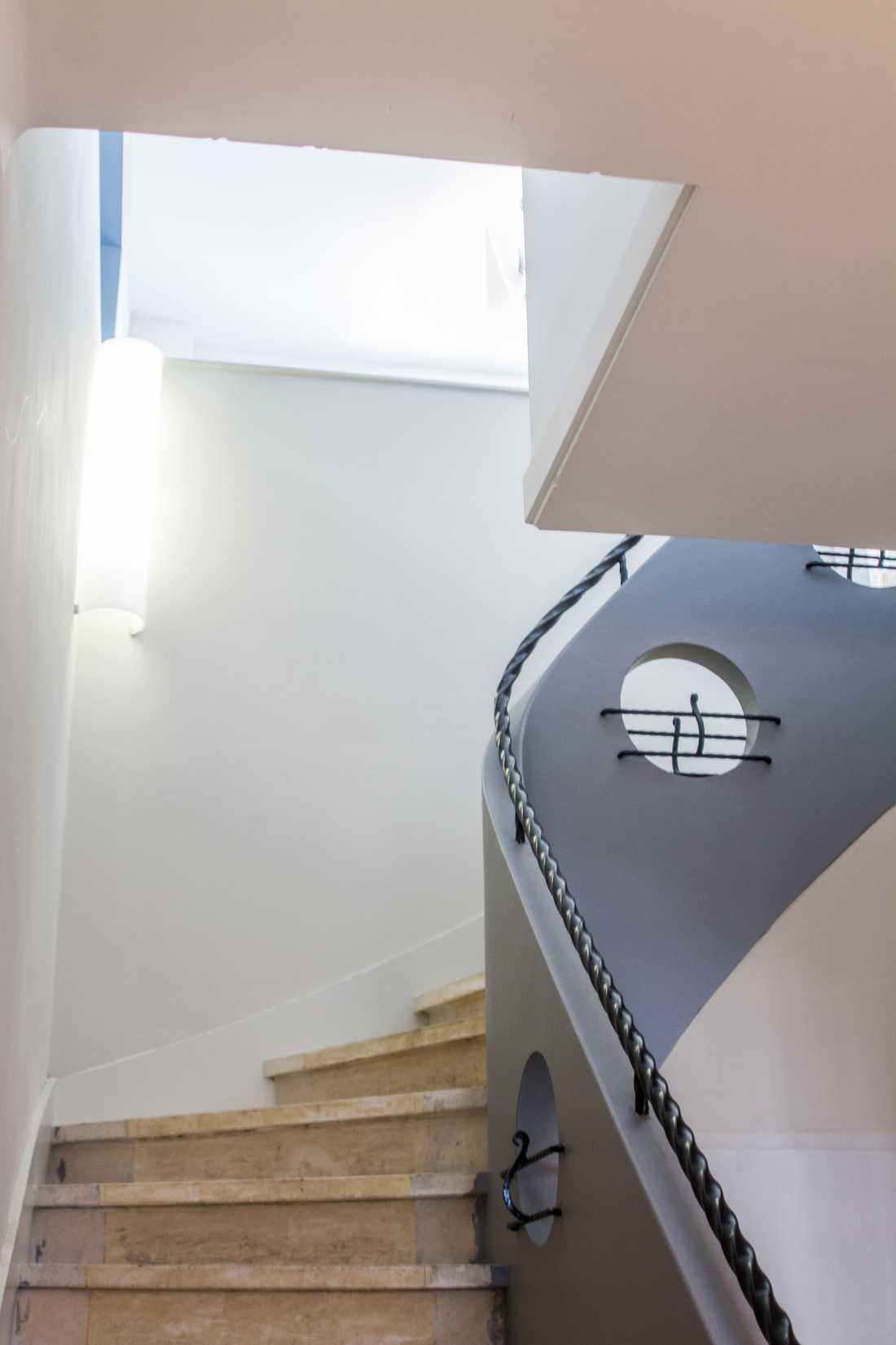 Escalier à l'intérieur de l'extension de la maison