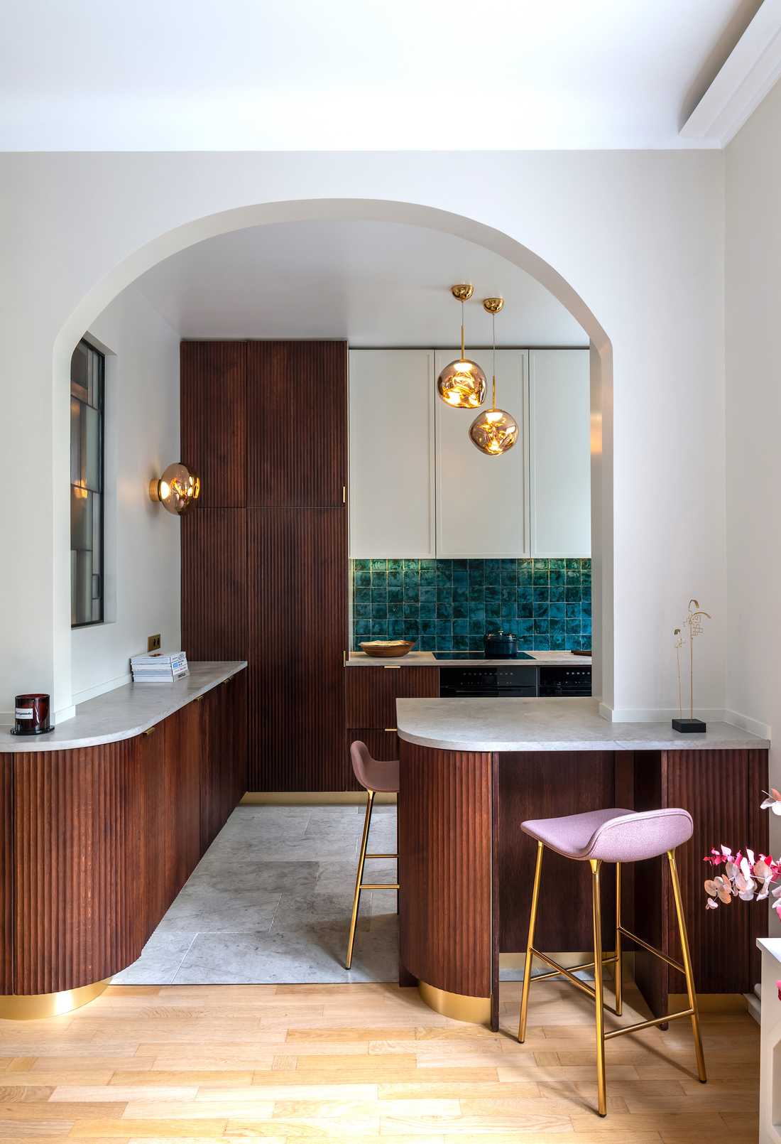 Semi-open kitchen designed by an interior designer in Toulon
