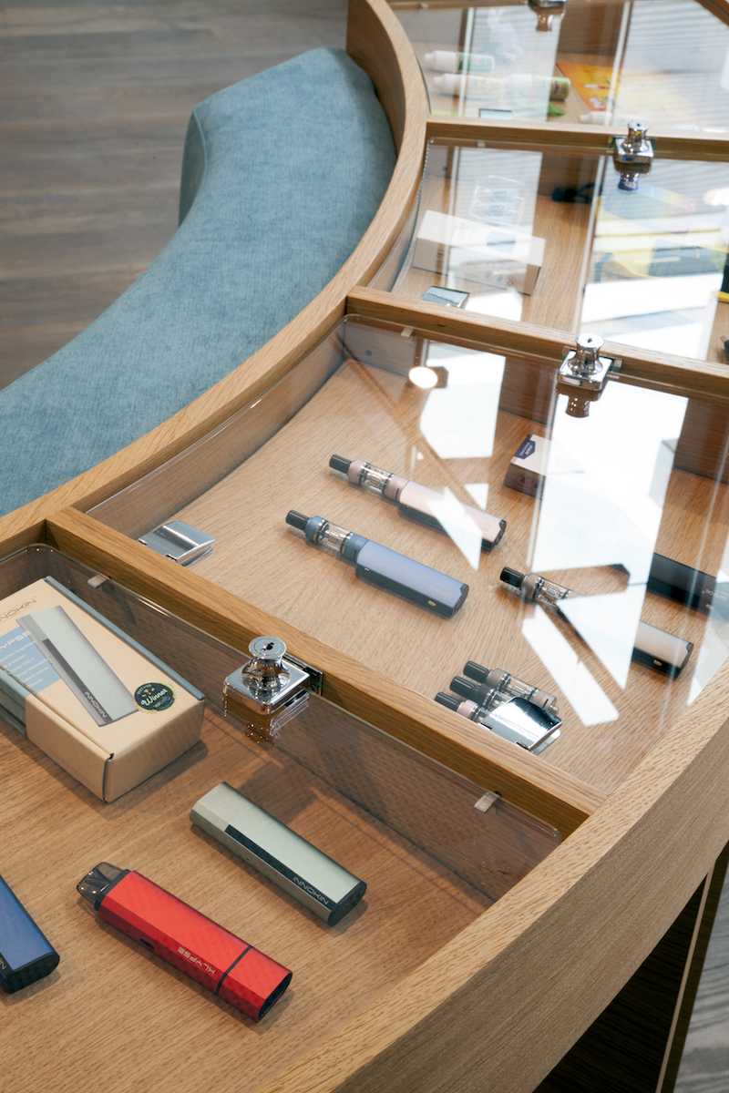 Boutique e-cig design - vitrines de présentation