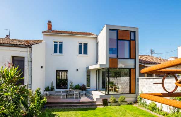 Conception et réalisation d'une extension dans une maison de ville par un architecte à Toulon