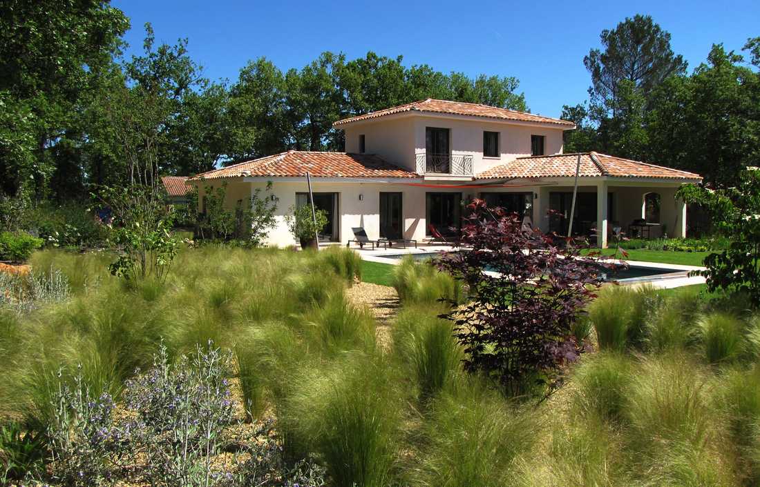 Jardin de graminées conçu par un paysagiste dans le Var