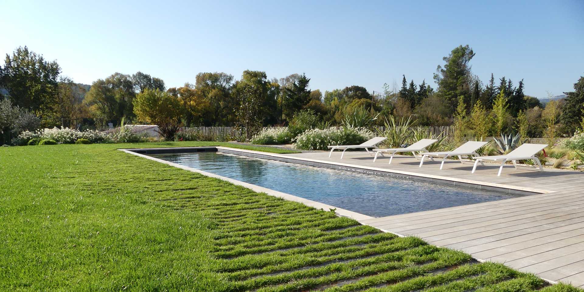 Exterior design of a contemporary garden by a landscape designer in Var