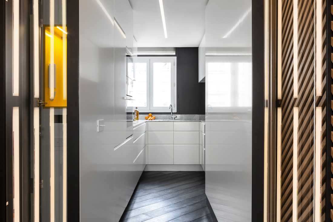 Rénovation de la cuisine de l'appartement par un architecte d'intérieur à Toulon