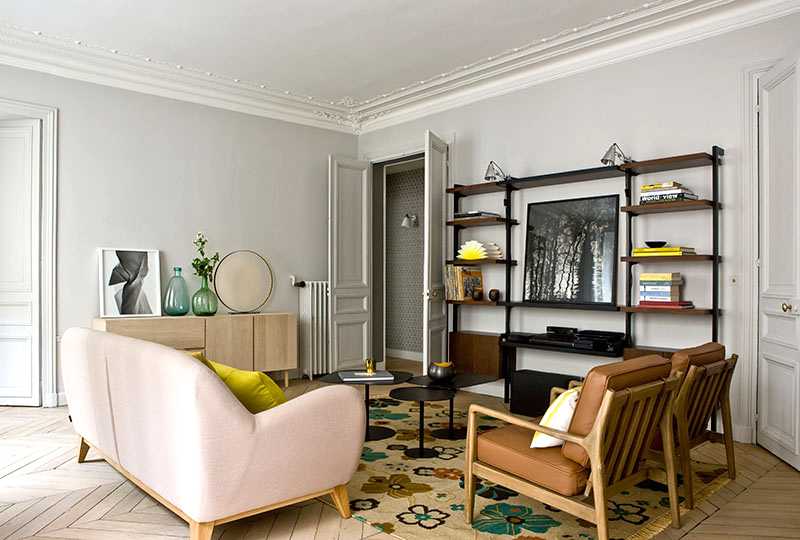 Salon avec du mobilier chiné par un décorateur d'intérieur à Toulon