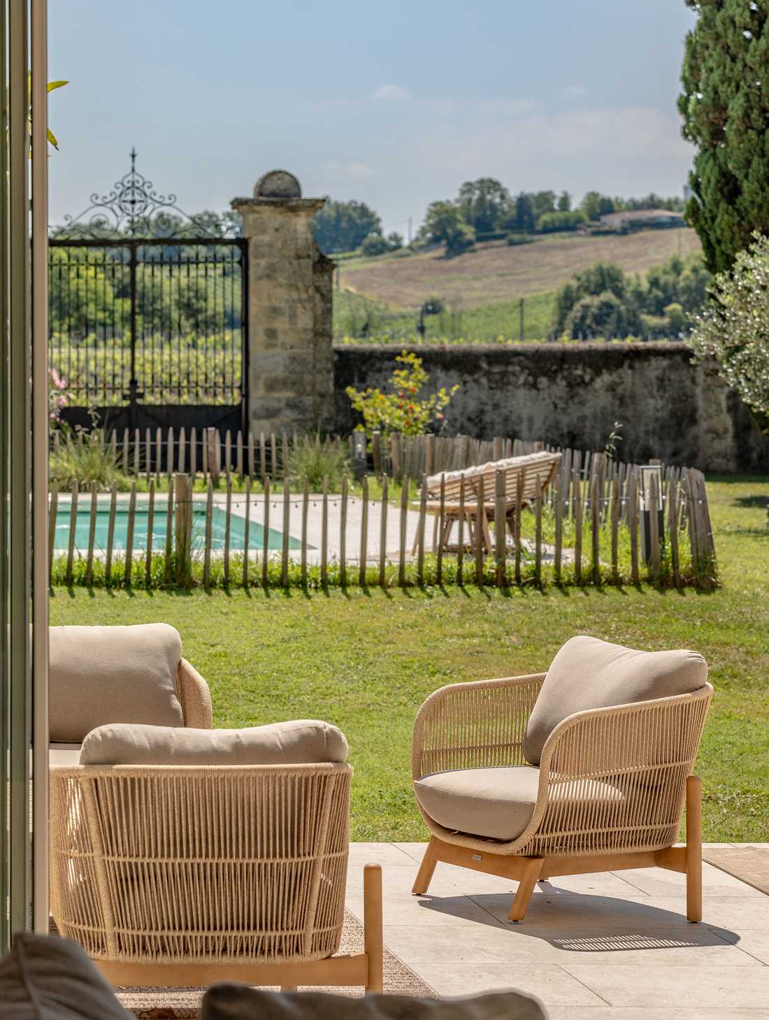 Aménagement paysager du jardin d'un chateau avec piscine dans le Var