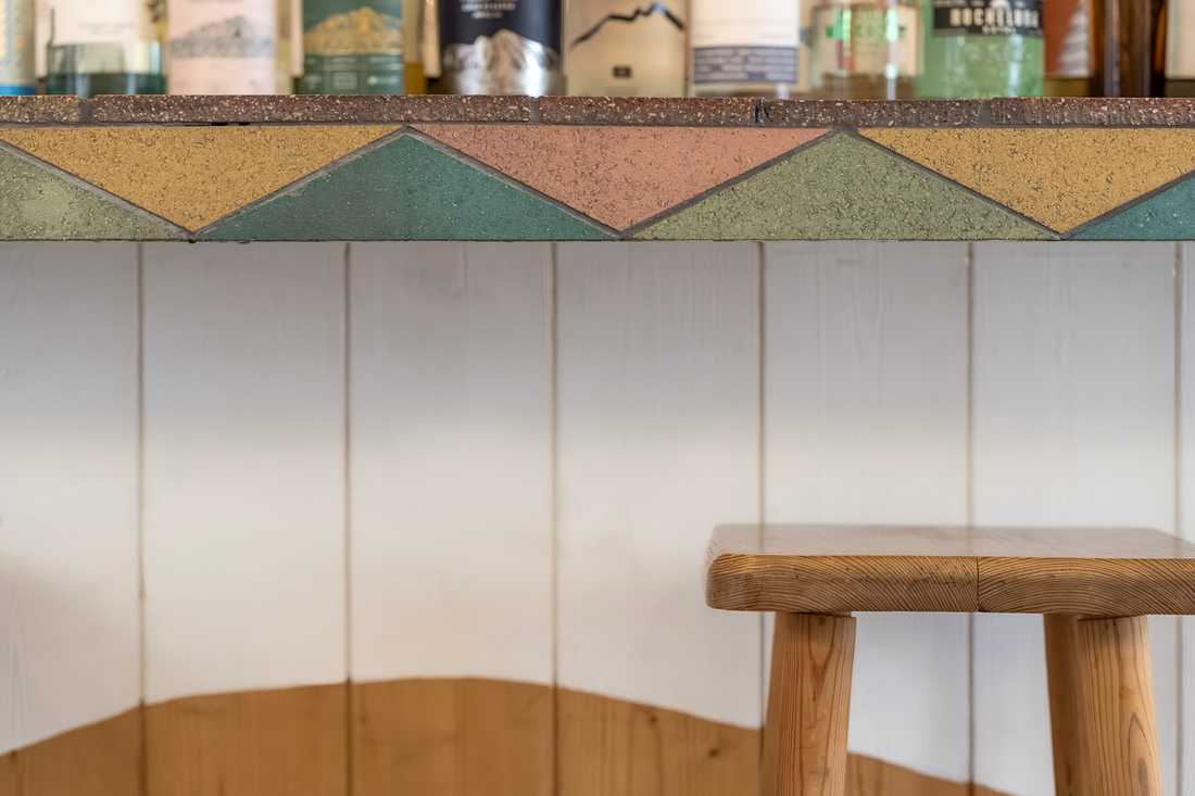 Détail de l'aménagement d'un restaurant de style tropical à Toulon