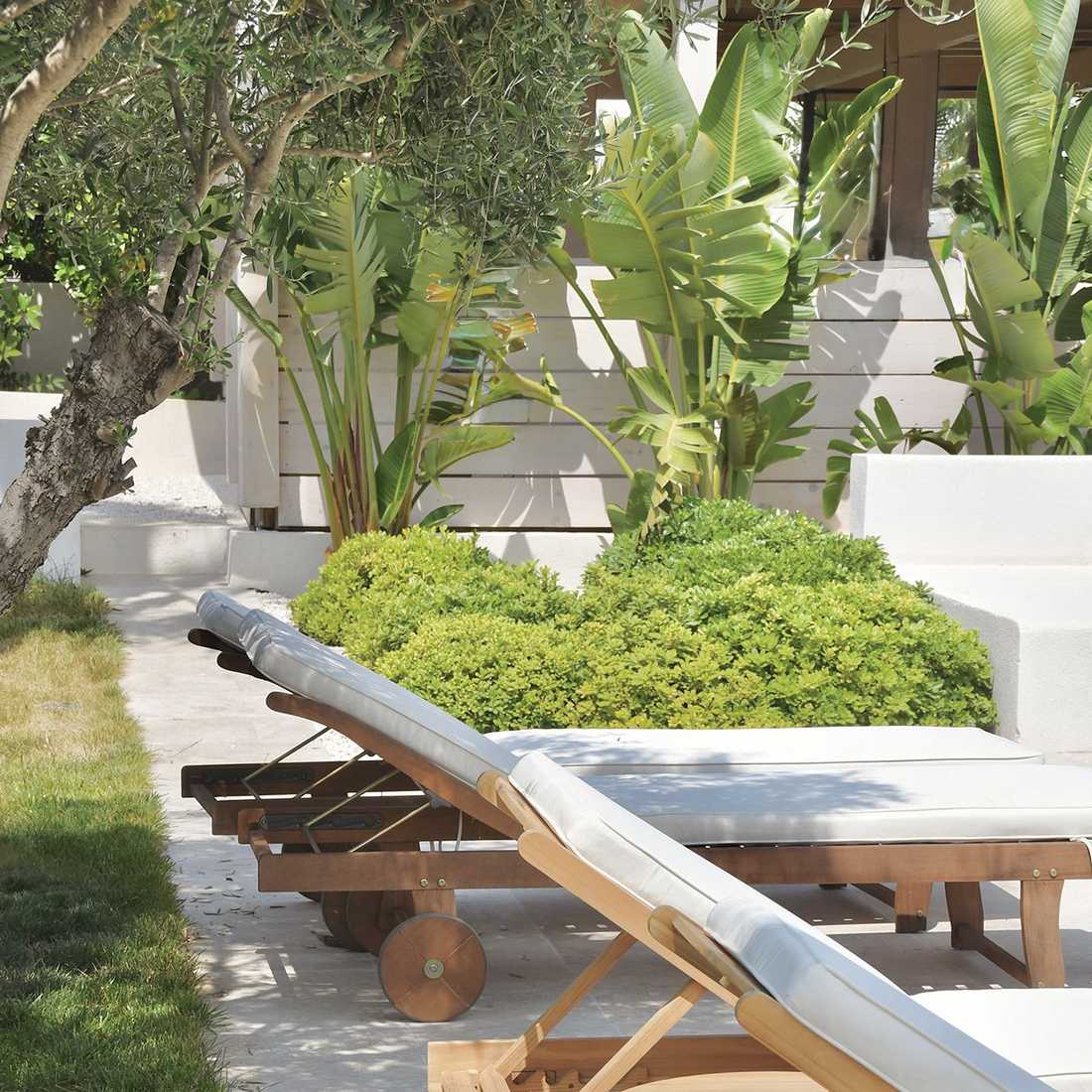 Mobilier de jardin selectionné par un paysagiste à Saint-Tropez