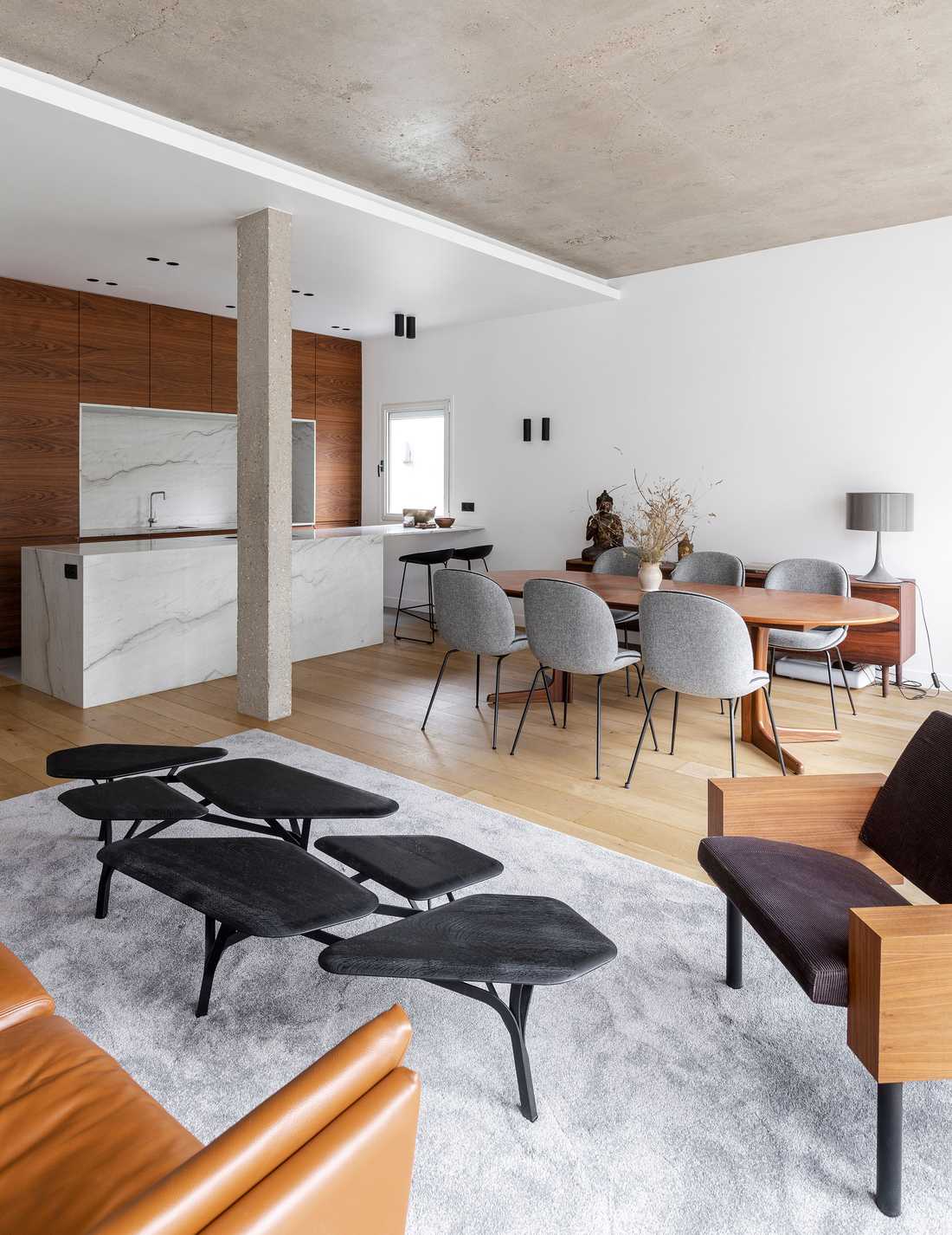 Salon d'un appartement acheté en VEFA après les travaux d'aménagement par un architecte d'intérieur à Toulon