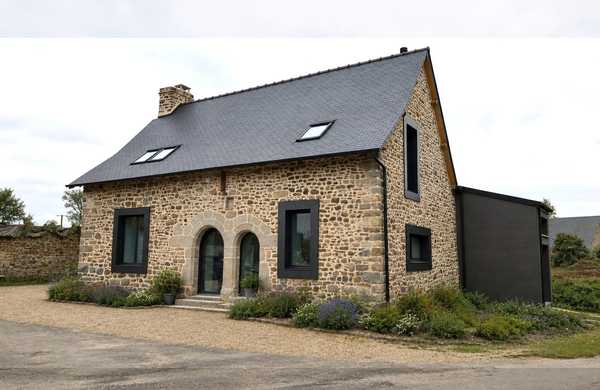 Extension d'une ancienne maison en pierre dans la région Sud