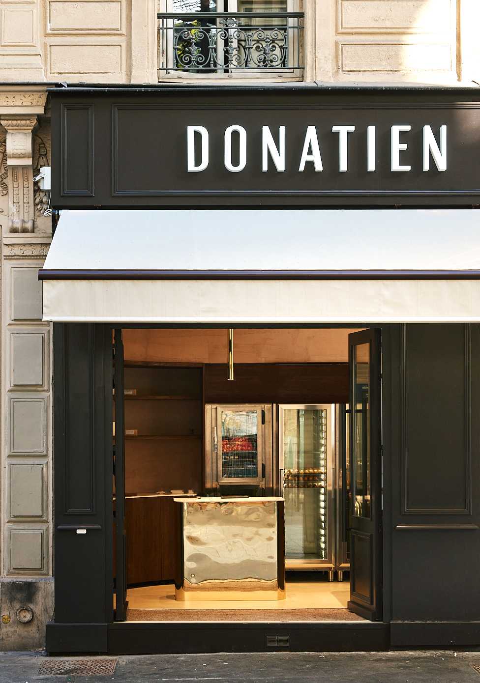 Façade d'une boutique après travaux de rénovation par un architecte à Toulon