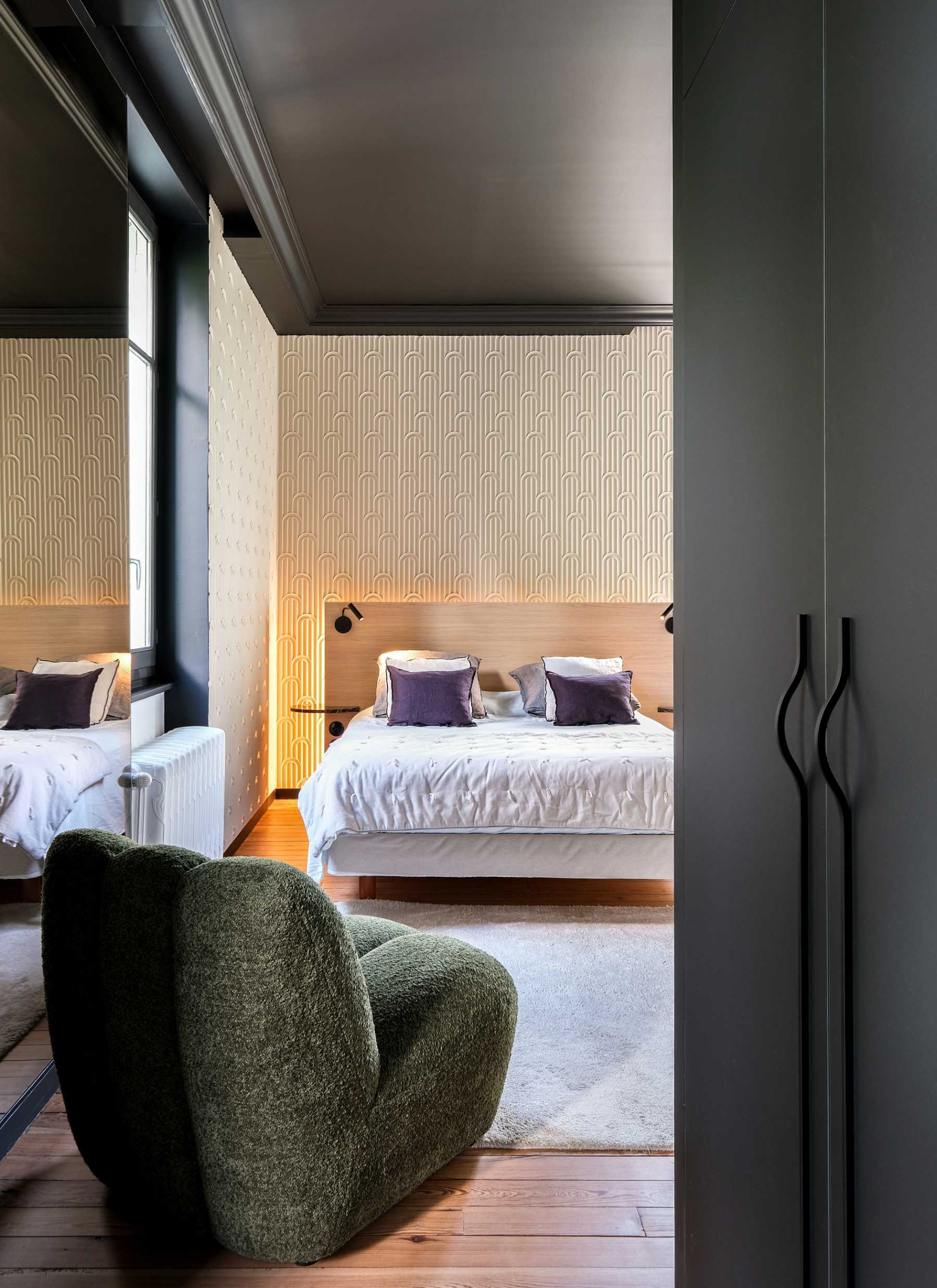 Chambre parentale aménagée un décorateur d'intérieur basée à Toulon (Var)