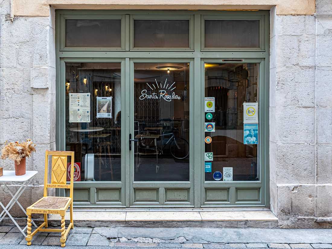 Façade du restaurant-bar Santa Rosalia à Toulon dans le Var