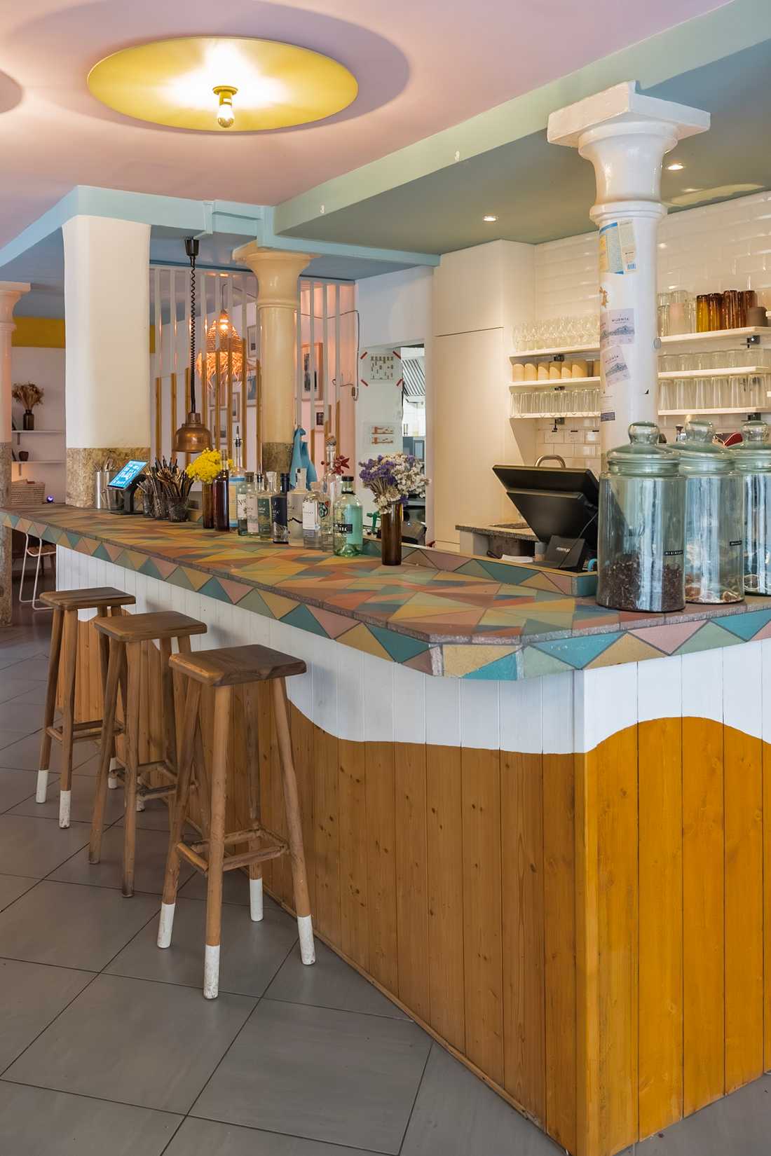 amenagement-comptoir-sur-mesure-bar-restaurant